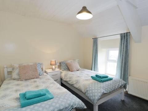Ty Rhos, Farm Stay, Sleeps 4, Rhoshirwaun 2 Miles From Aberdaron Extérieur photo